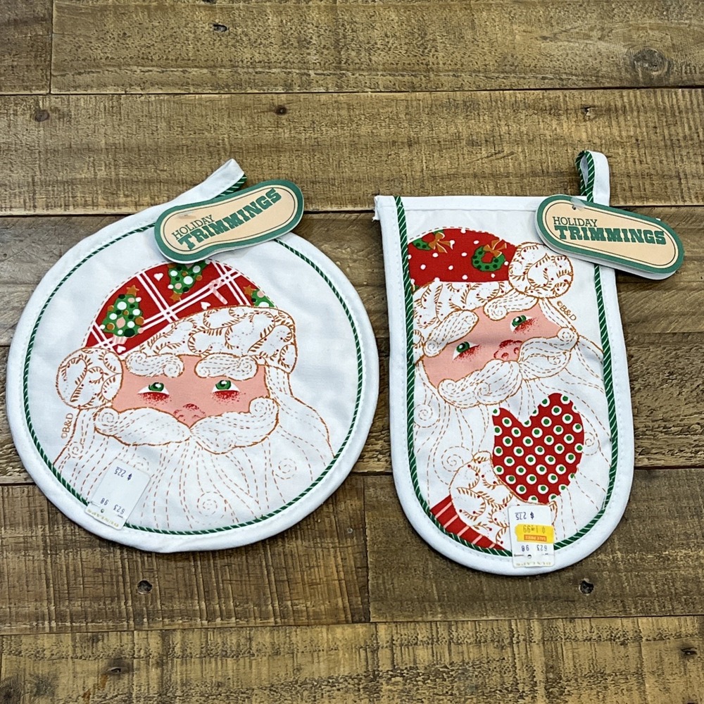 Vintage B&D Christmas Santa Themed Red & Green & White Pot Holder And Mitt